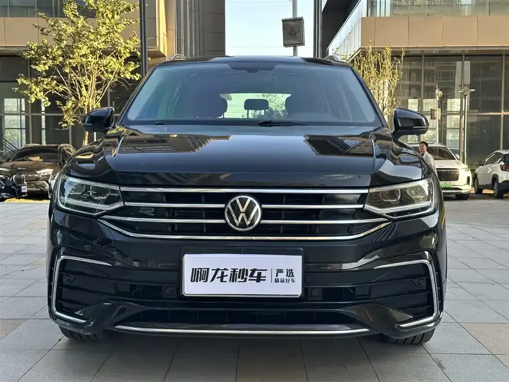 Volkswagen Tiguan L — фото 4