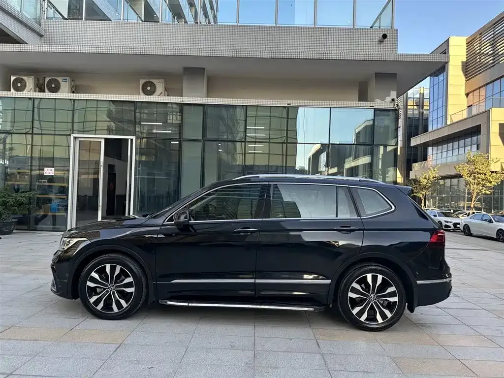Volkswagen Tiguan L — фото 5