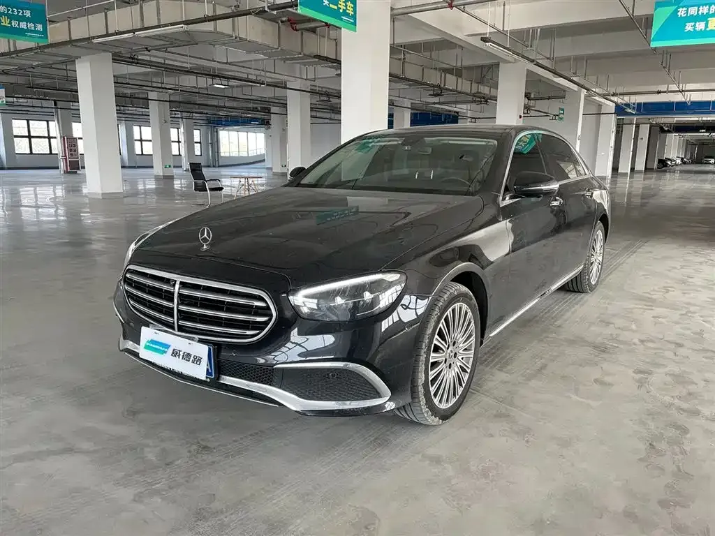 Mercedes-Benz E-Class — фото 1