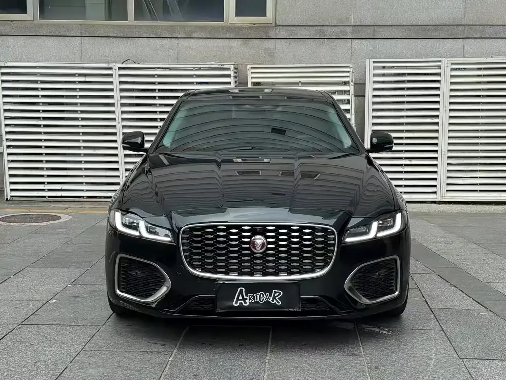 Jaguar XFL — фото 1