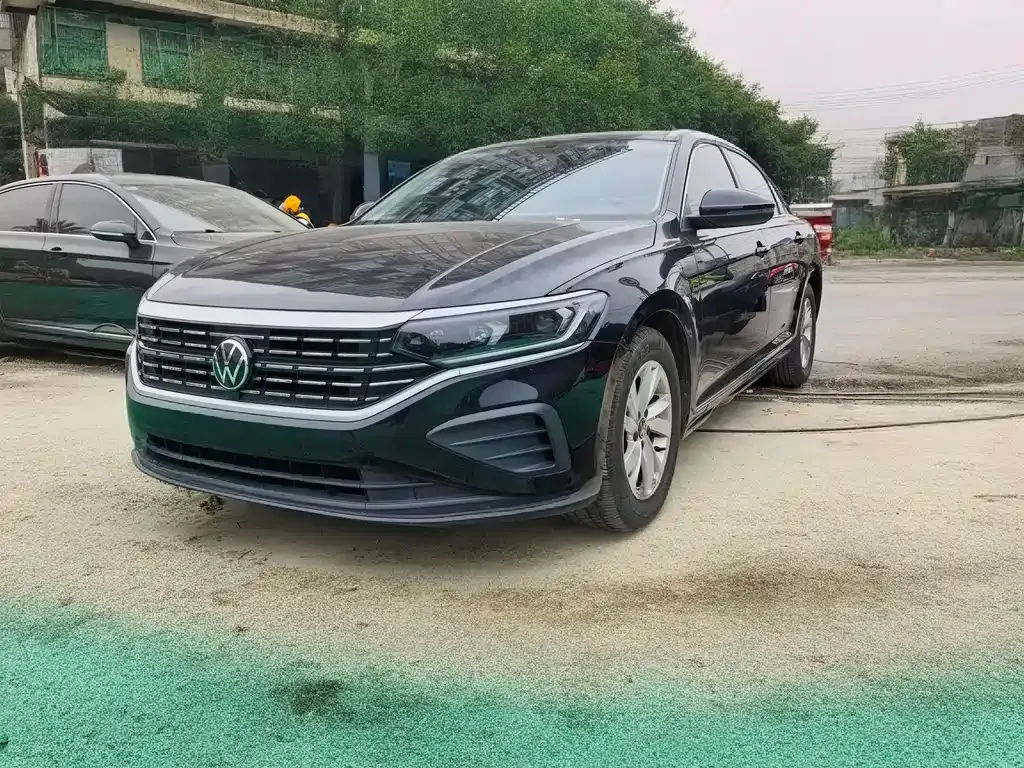 Volkswagen Passat — фото 1