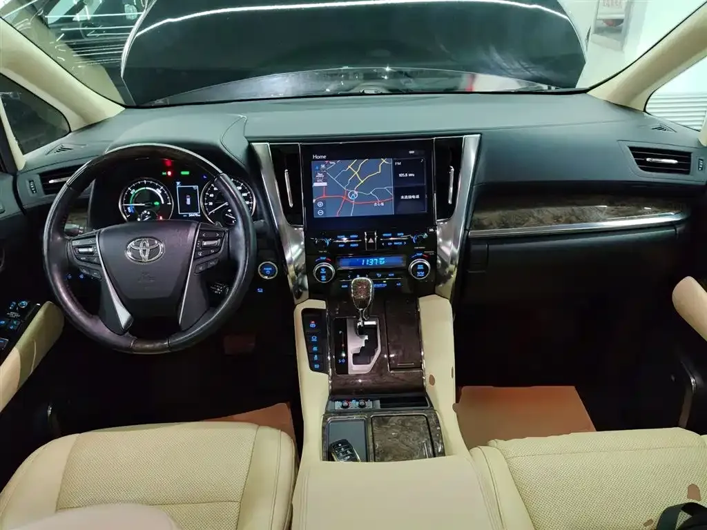Toyota Vellfire — фото 10