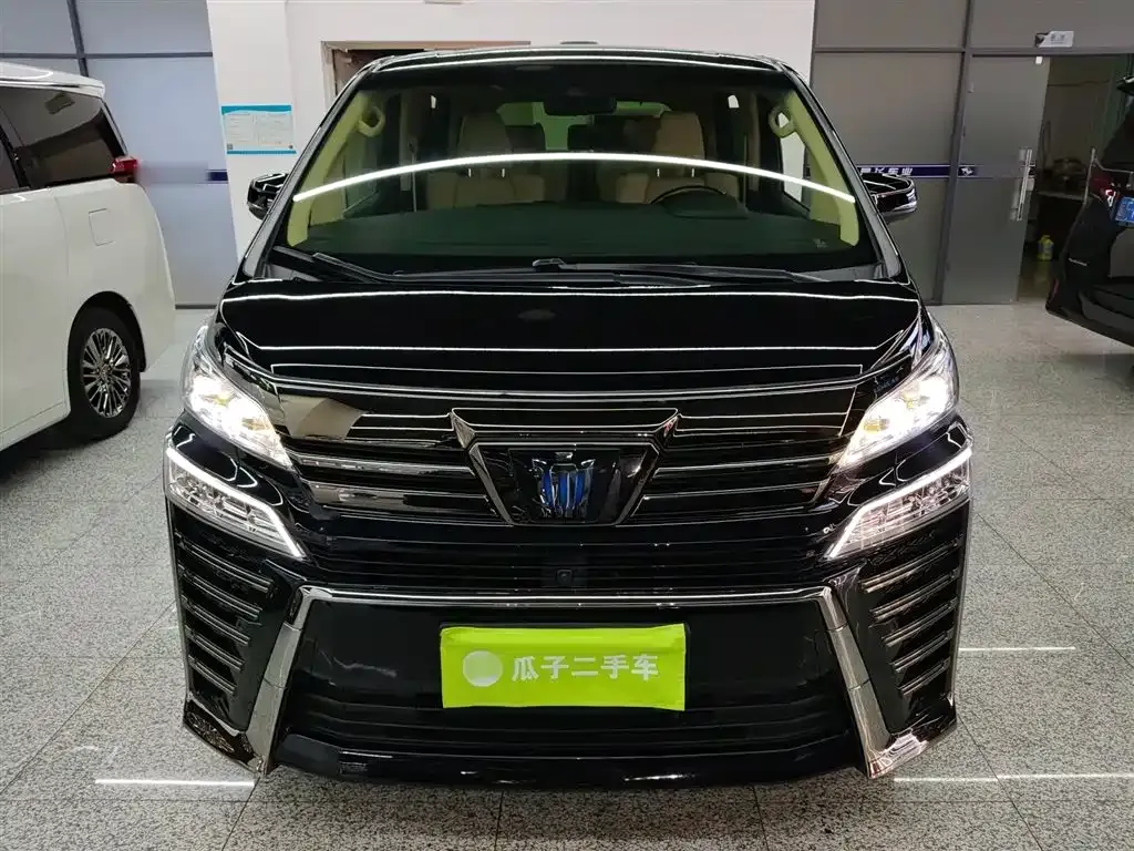 Toyota Vellfire — фото 3