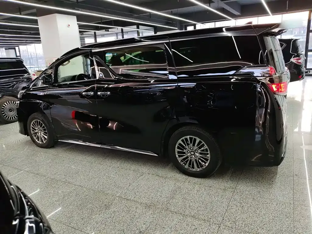 Toyota Vellfire — фото 5