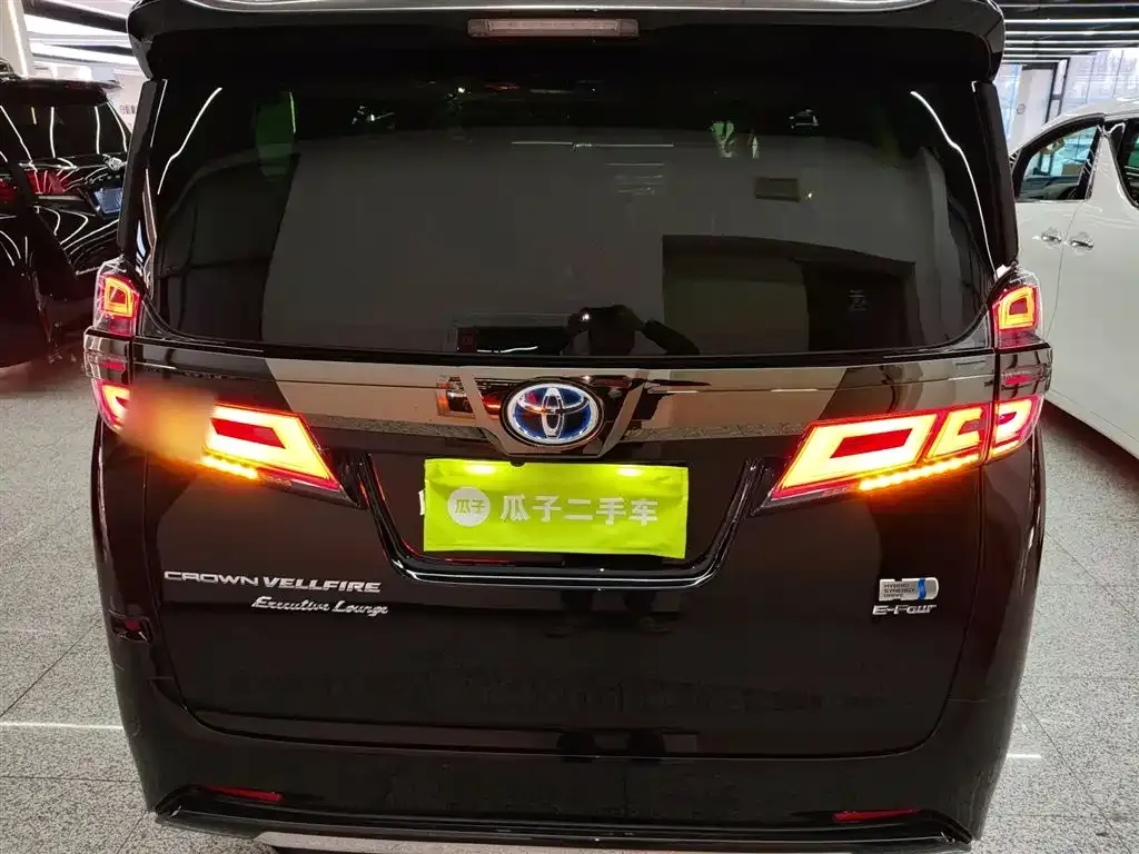 Toyota Vellfire — фото 6