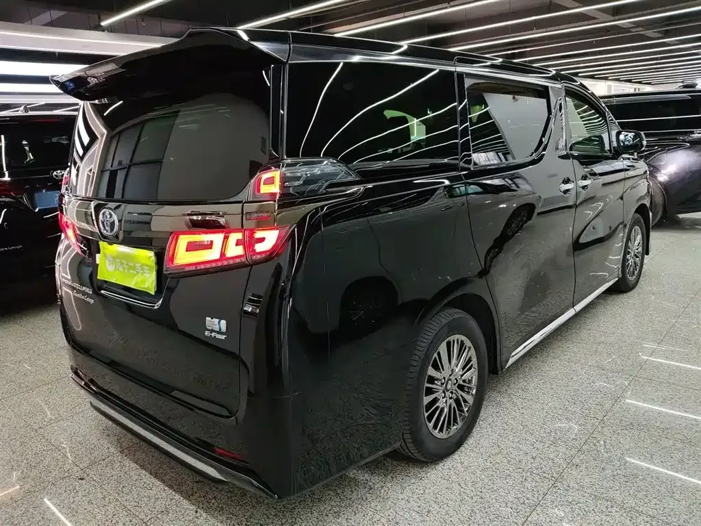 Toyota Vellfire — фото 7