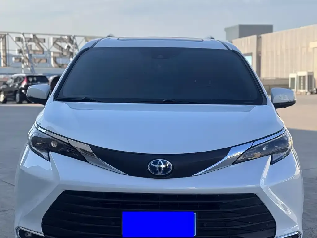Toyota Sienna — фото 2