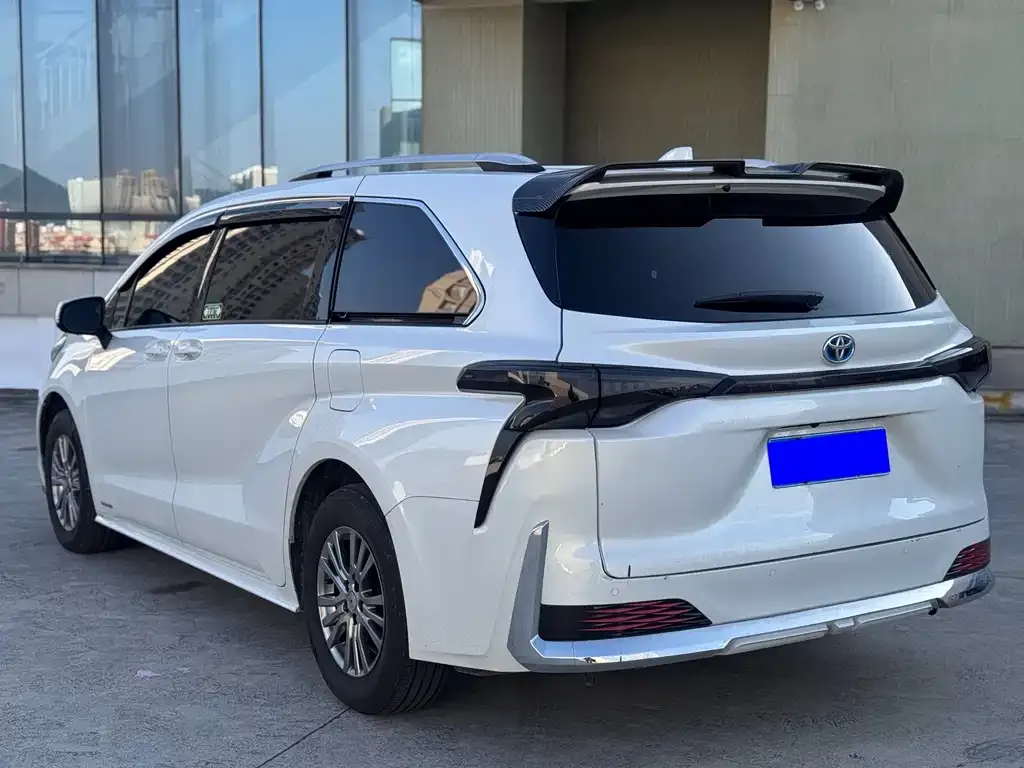 Toyota Sienna — фото 9