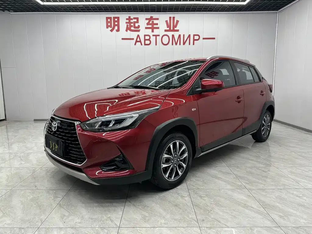Toyota Yaris L — фото 1