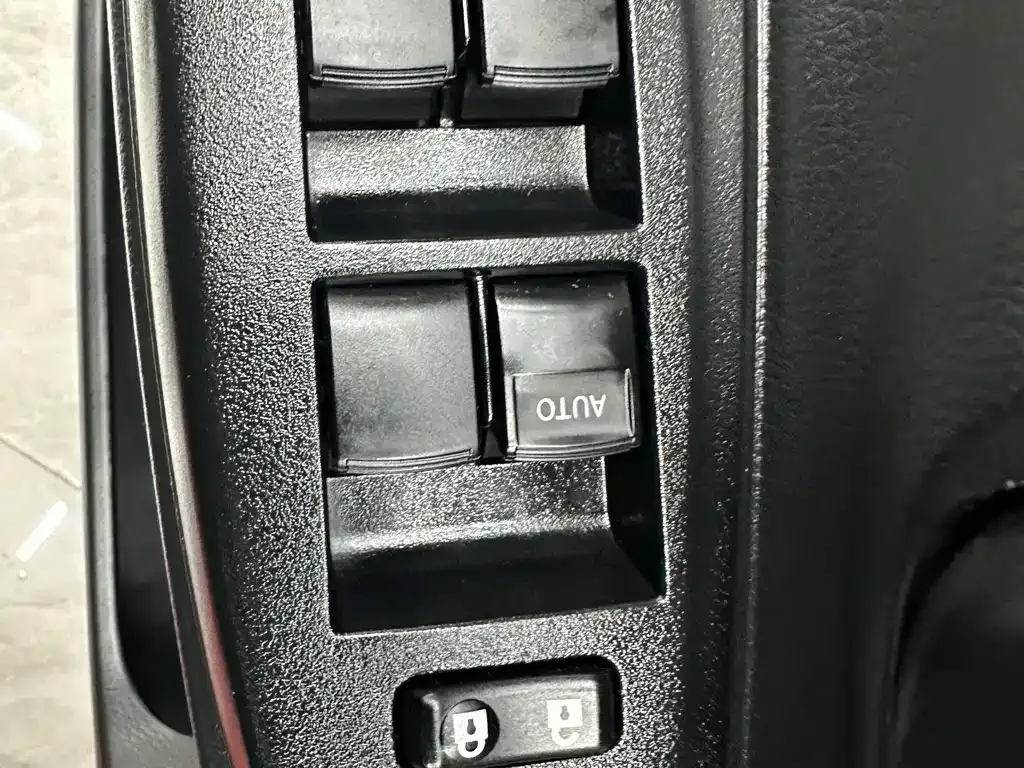 Toyota Yaris L — фото 10
