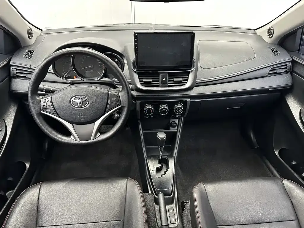 Toyota Yaris L — фото 6