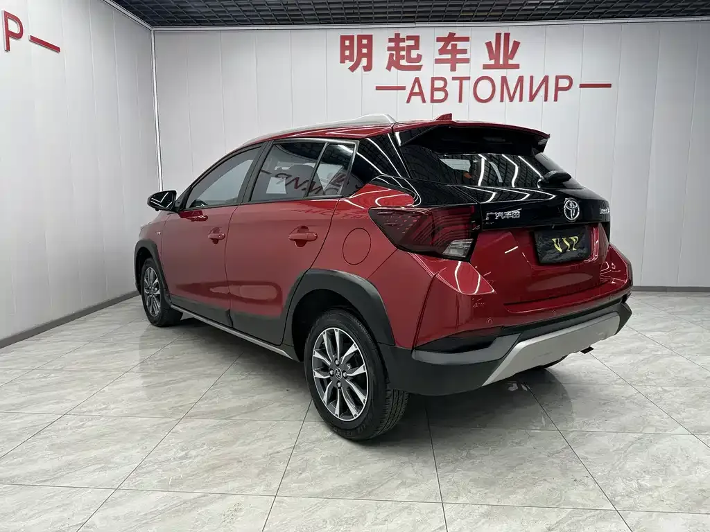 Toyota Yaris L — фото 8