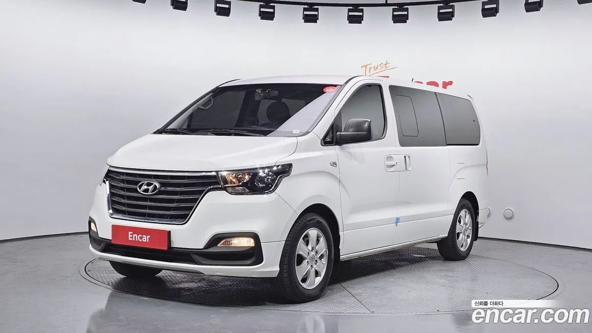 Hyundai Starex — фото 1