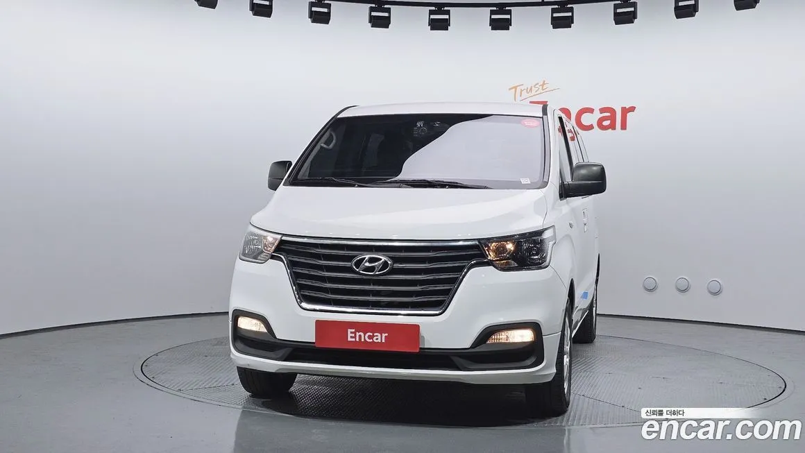 Hyundai Starex — фото 3