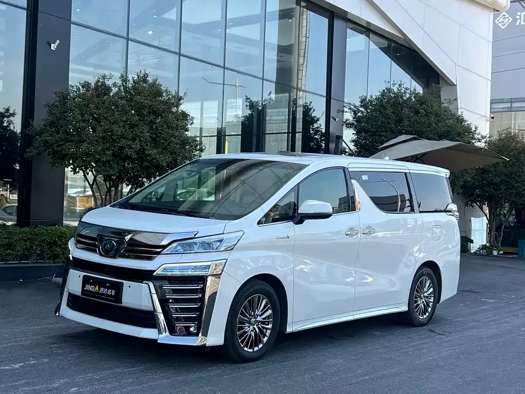 Toyota Vellfire — фото 1