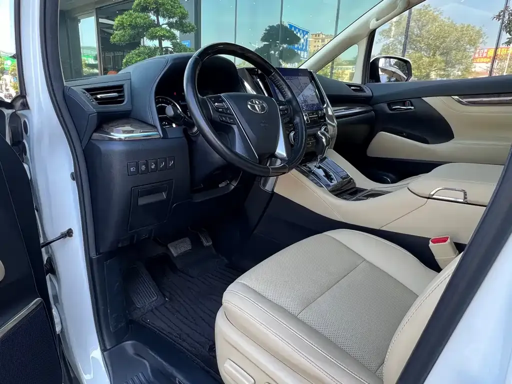 Toyota Vellfire — фото 2
