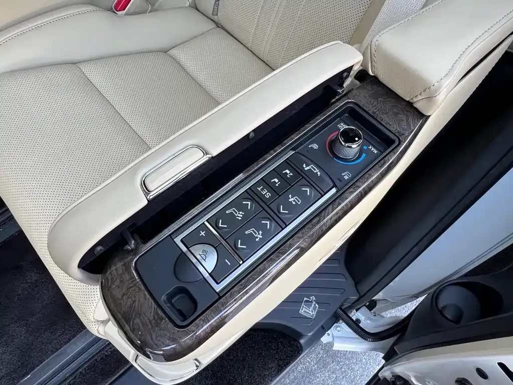 Toyota Vellfire — фото 6