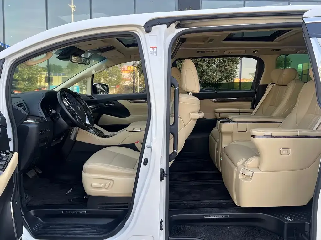 Toyota Vellfire — фото 8
