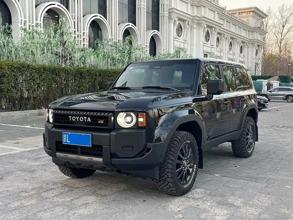 Toyota Prado — фото 1