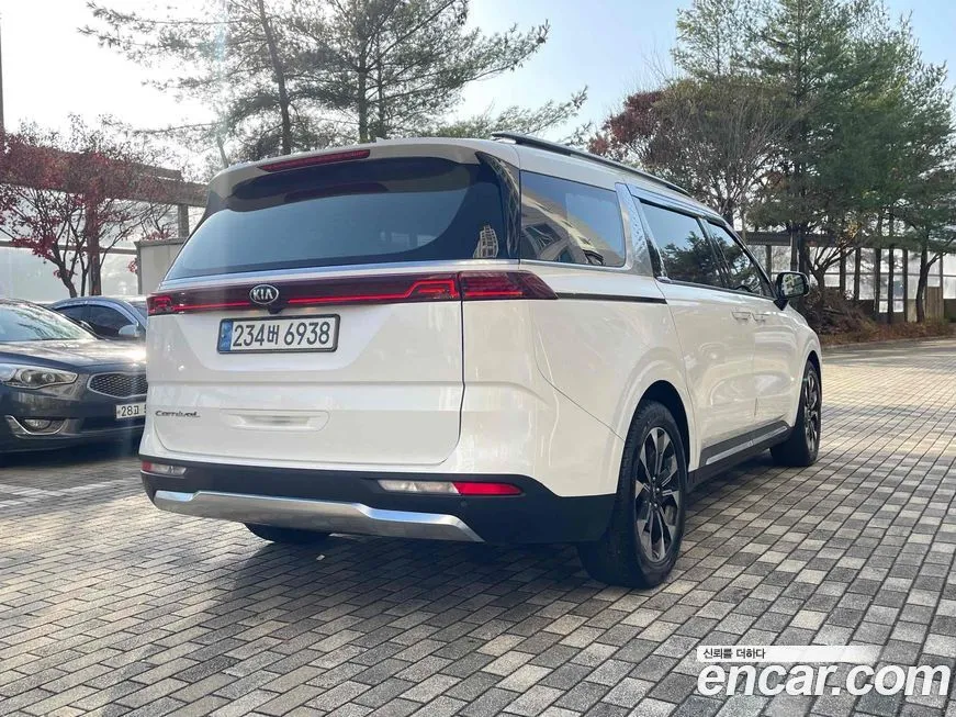 Kia Carnival — фото 4