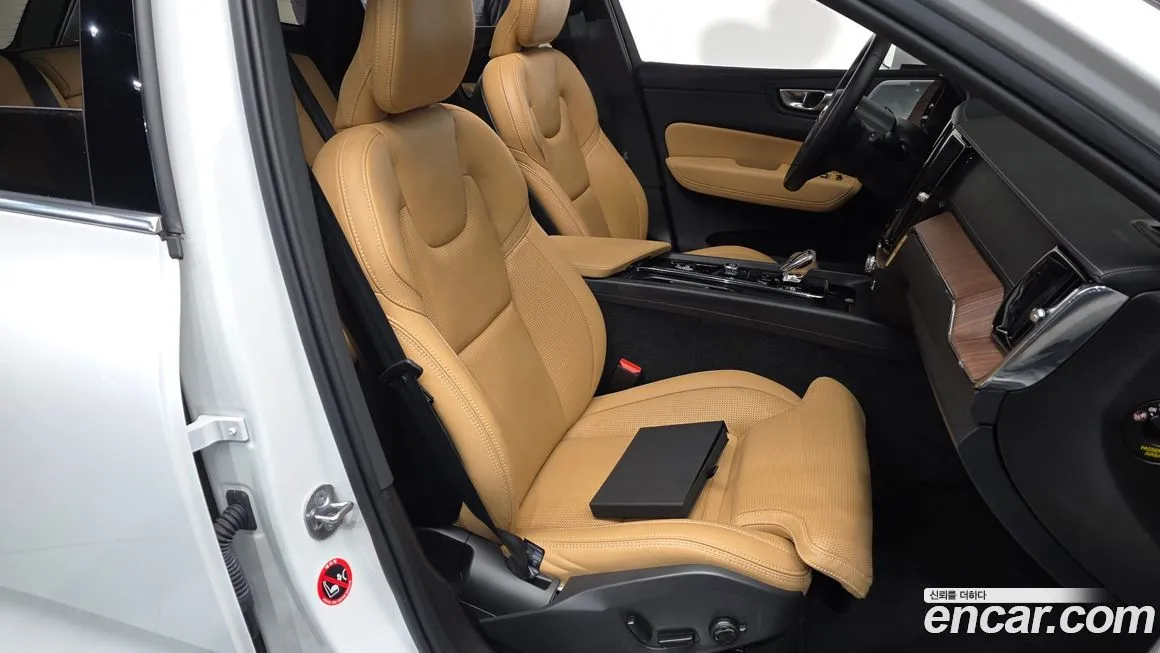 Volvo XC60 — фото 10