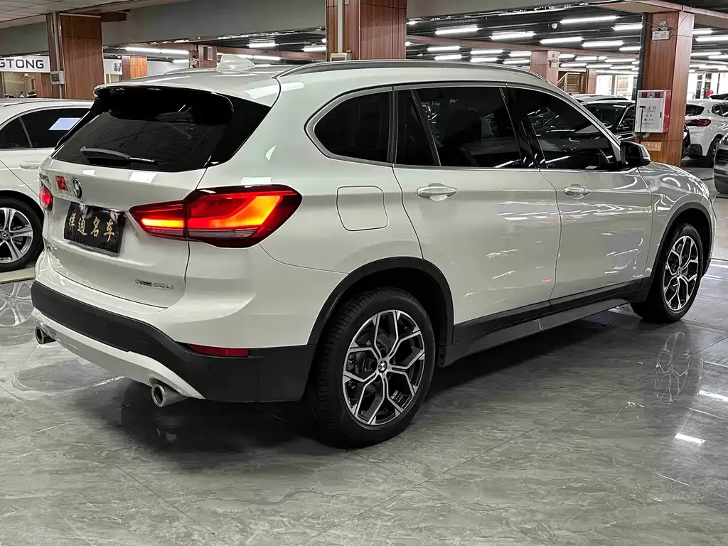 BMW X1 — фото 9