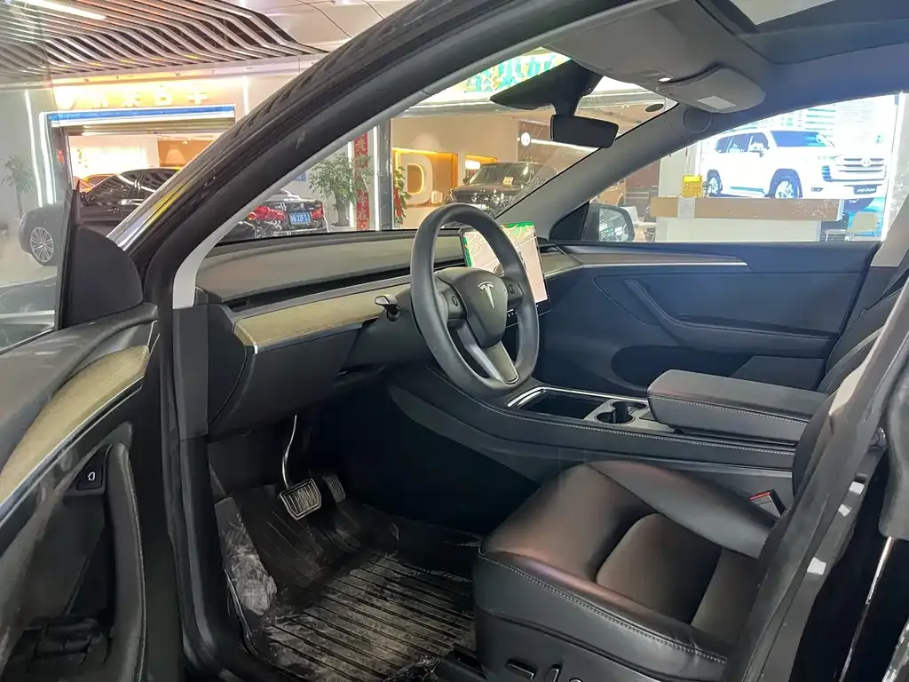 Tesla Model Y — фото 4
