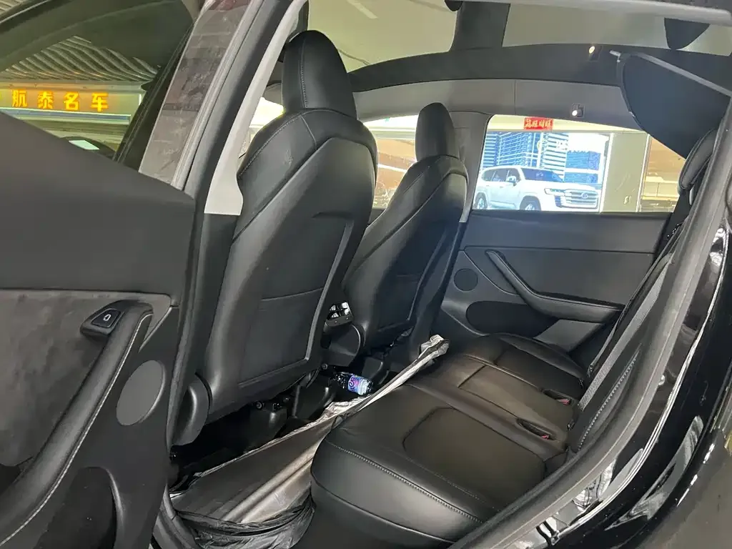 Tesla Model Y — фото 5