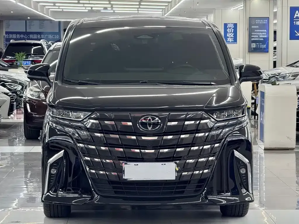 Toyota Alphard — фото 2