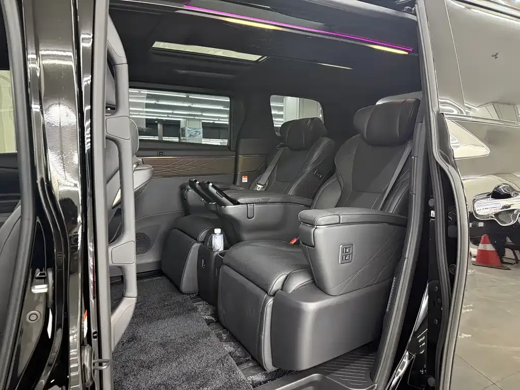 Toyota Alphard — фото 7