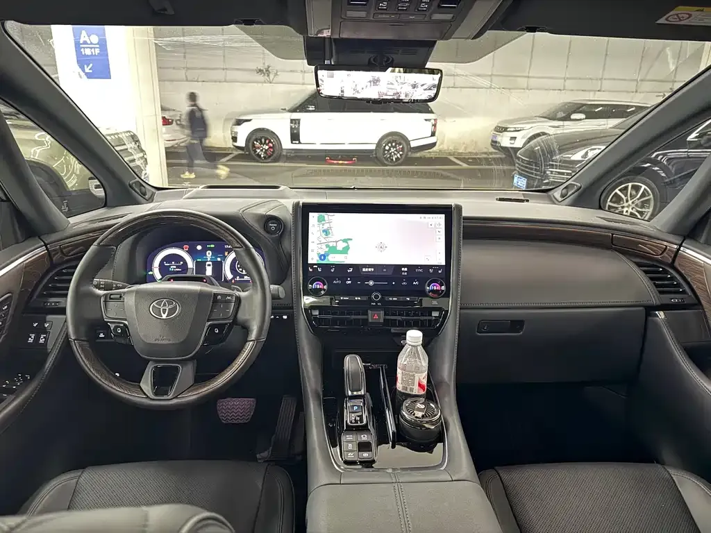 Toyota Alphard — фото 8