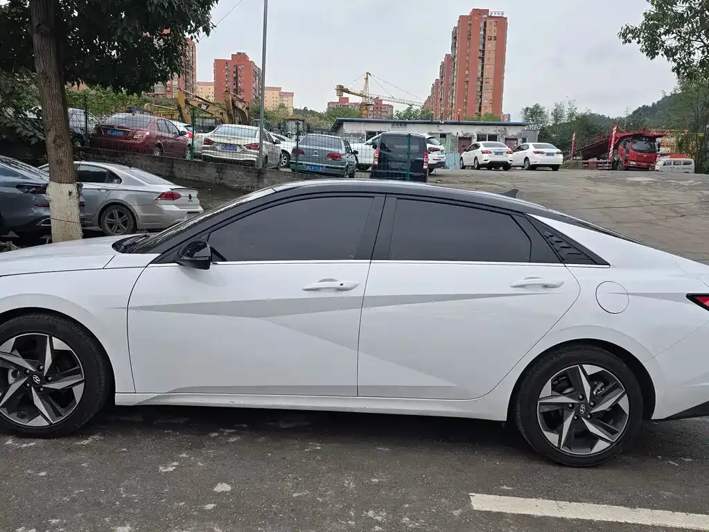Hyundai Elantra — фото 2