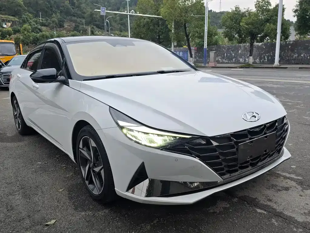 Hyundai Elantra — фото 3