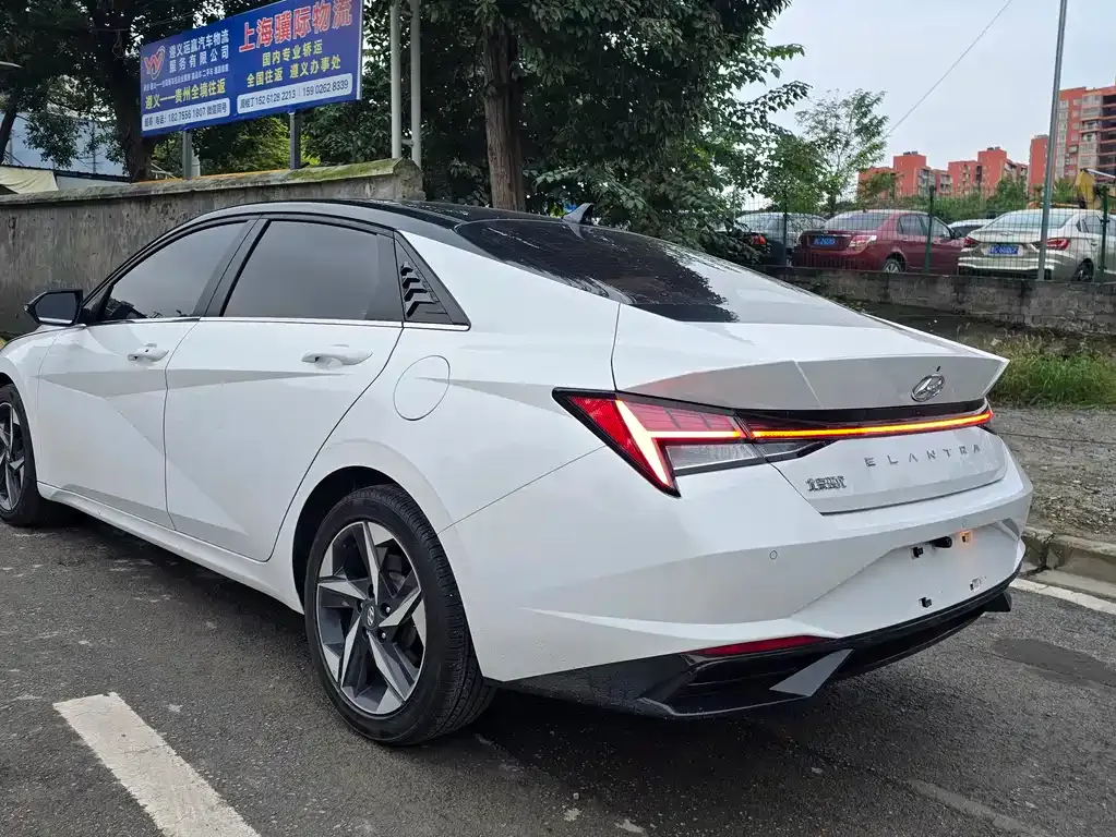 Hyundai Elantra — фото 4