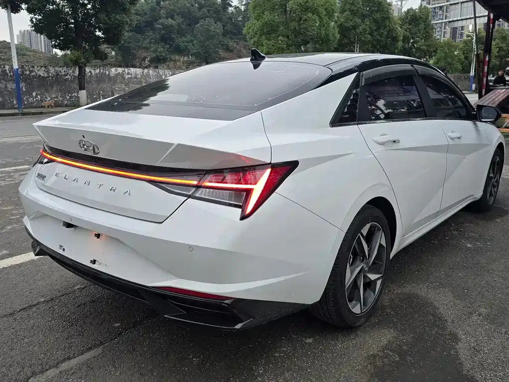 Hyundai Elantra — фото 5