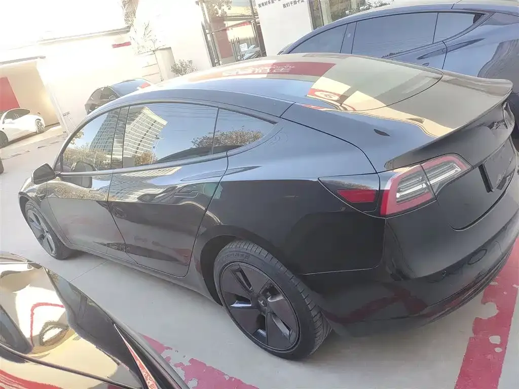 Tesla Model 3 — фото 5