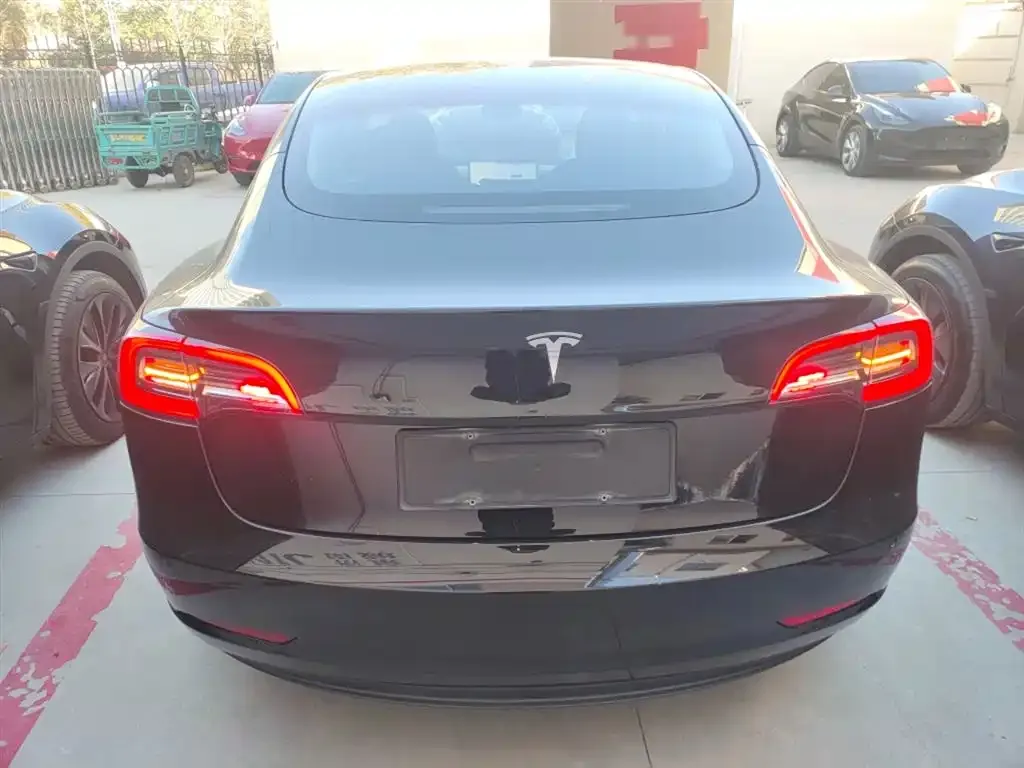 Tesla Model 3 — фото 6