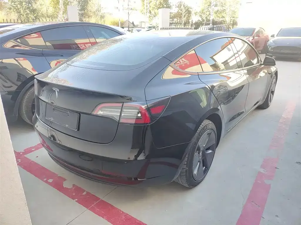 Tesla Model 3 — фото 7