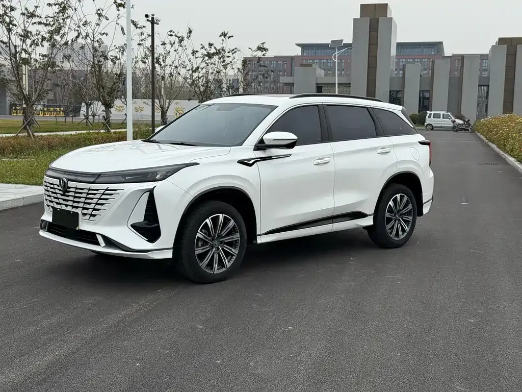 Changan CS75PLUS — фото 1