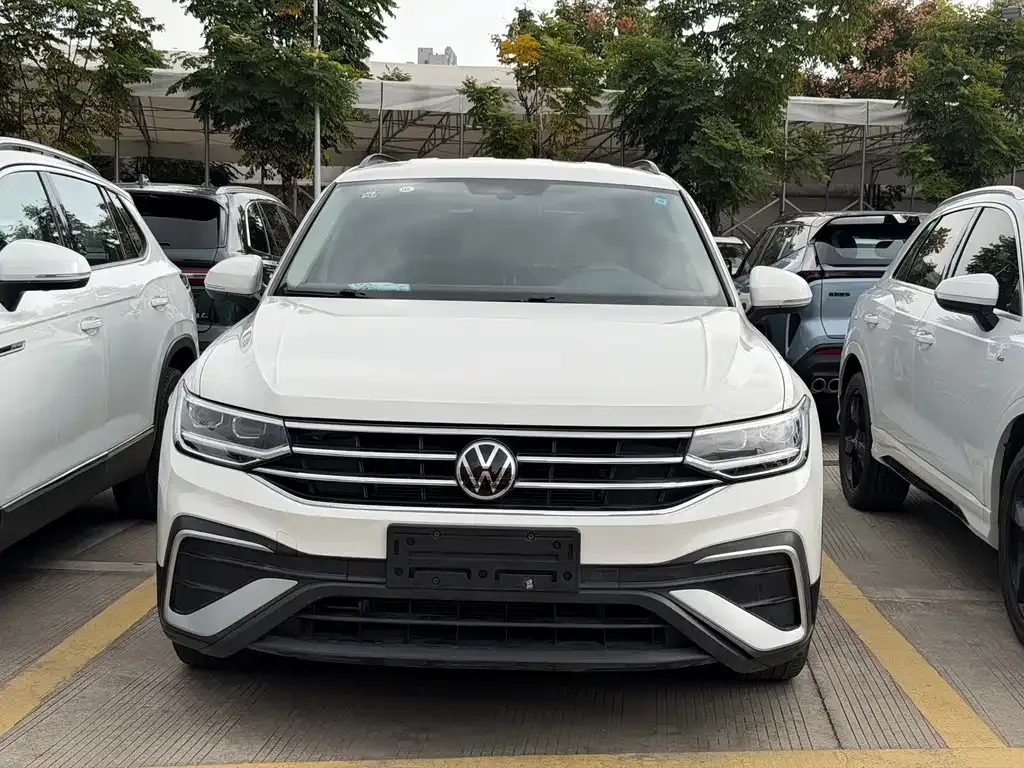 Volkswagen Tiguan L — фото 2