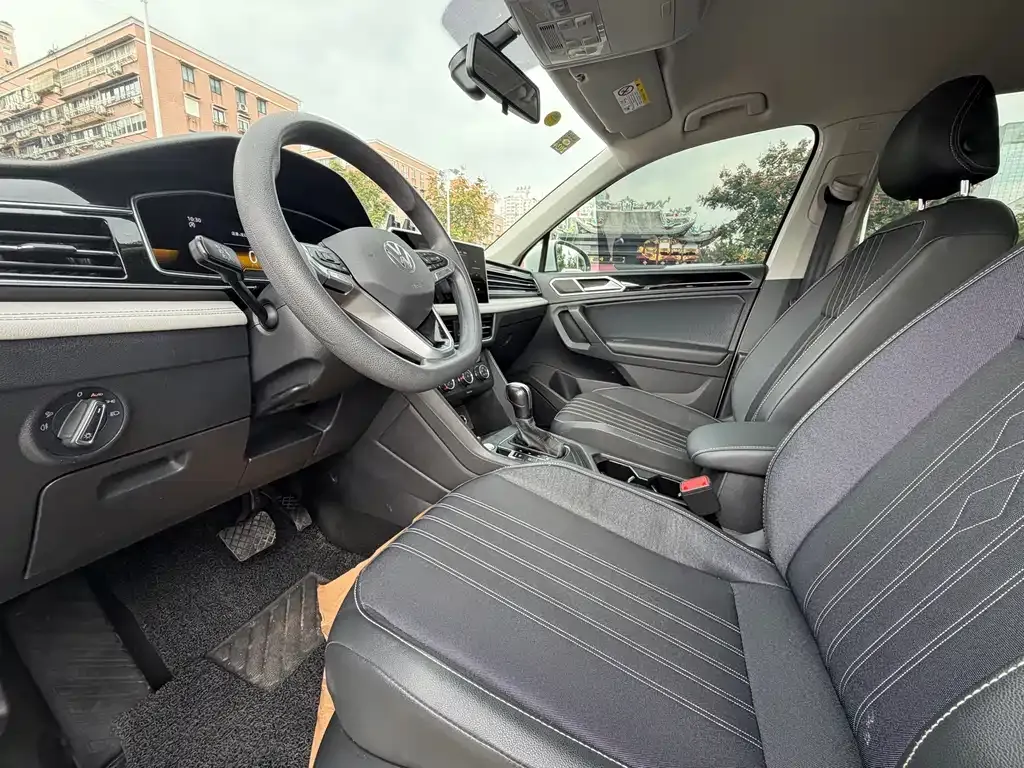 Volkswagen Tiguan L — фото 4