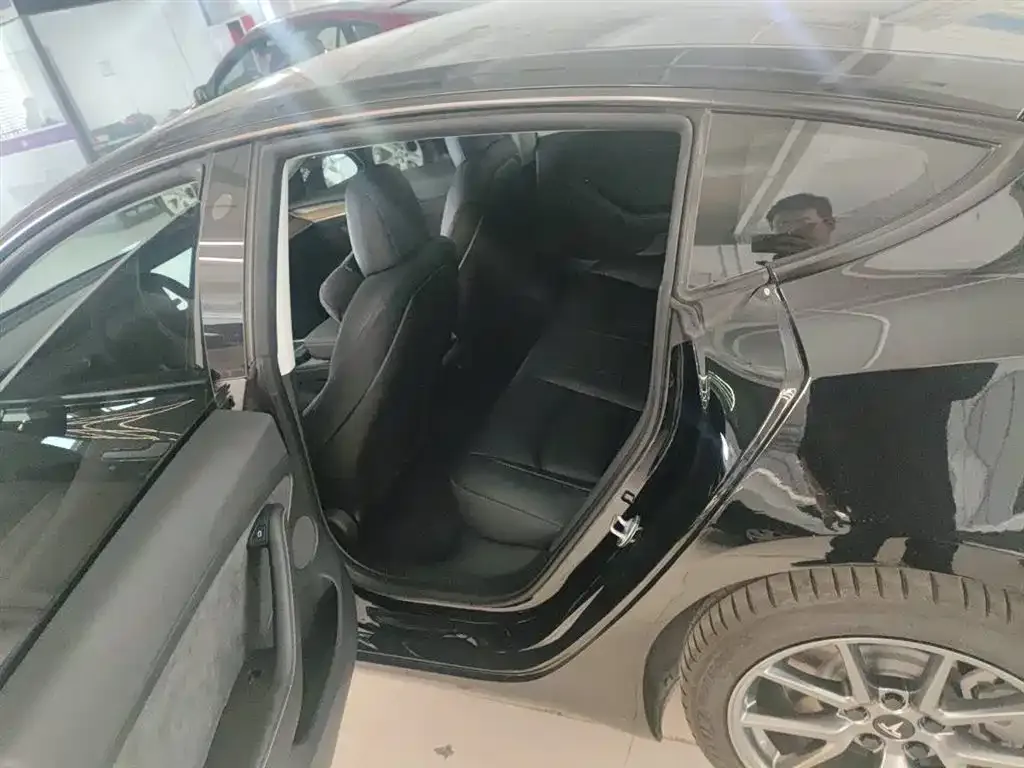 Tesla Model 3 — фото 3