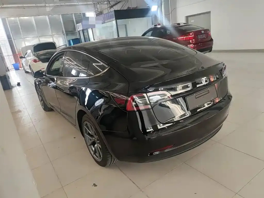 Tesla Model 3 — фото 5