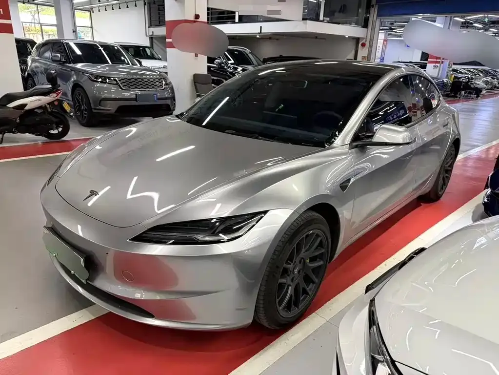 Tesla Model 3 — фото 1