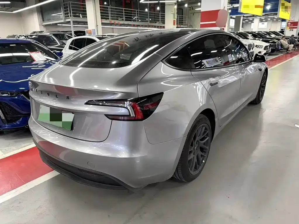 Tesla Model 3 — фото 4