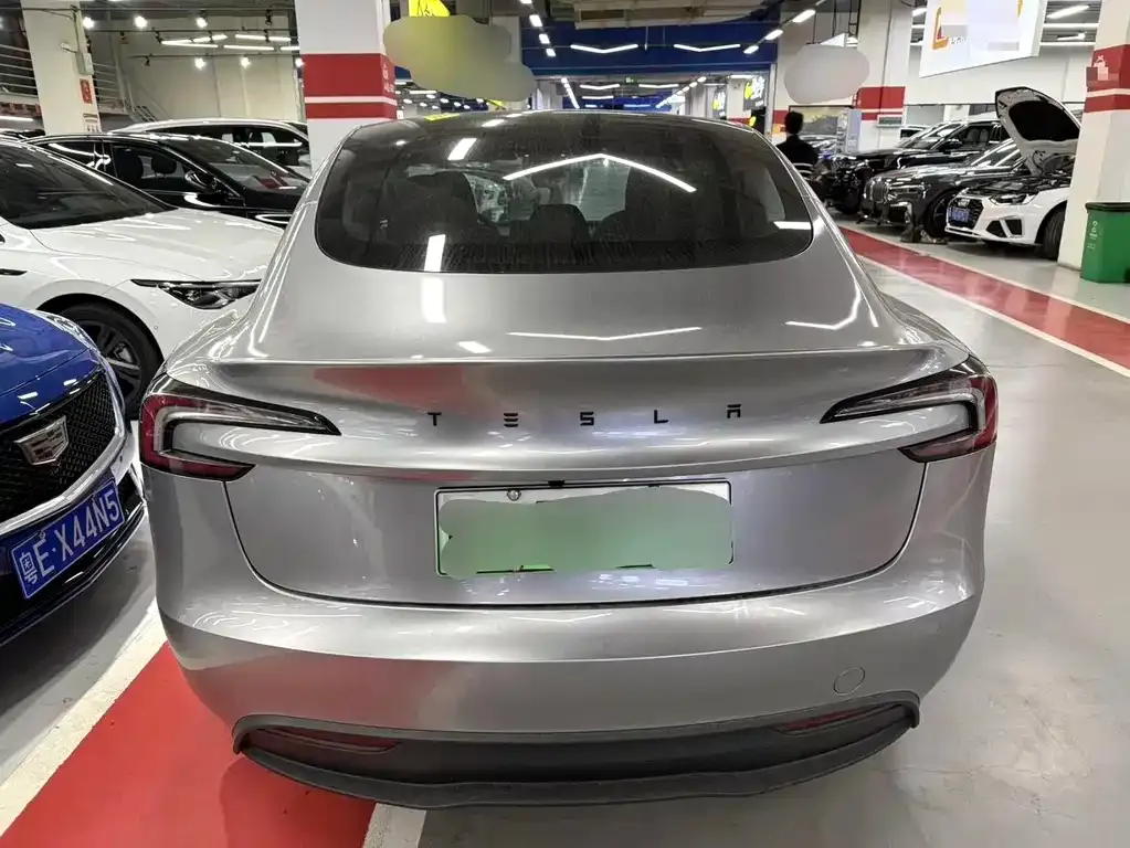 Tesla Model 3 — фото 5