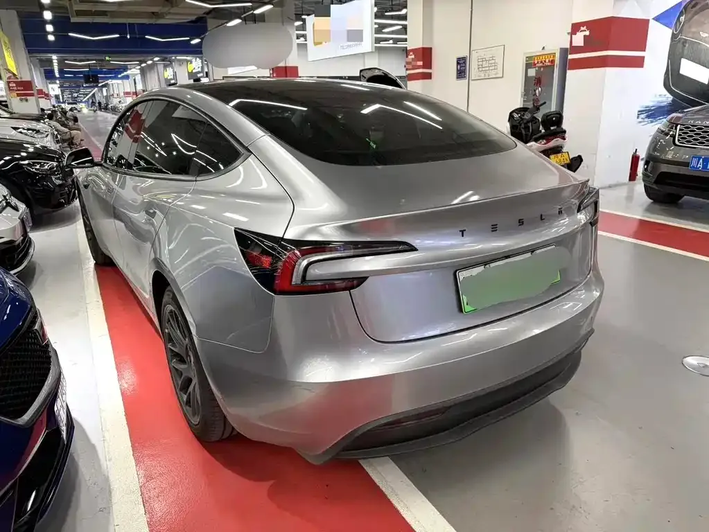 Tesla Model 3 — фото 6