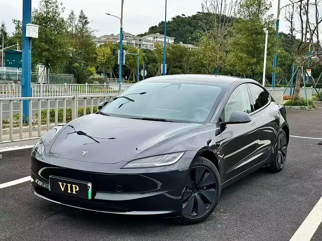 Tesla Model 3 — фото 10
