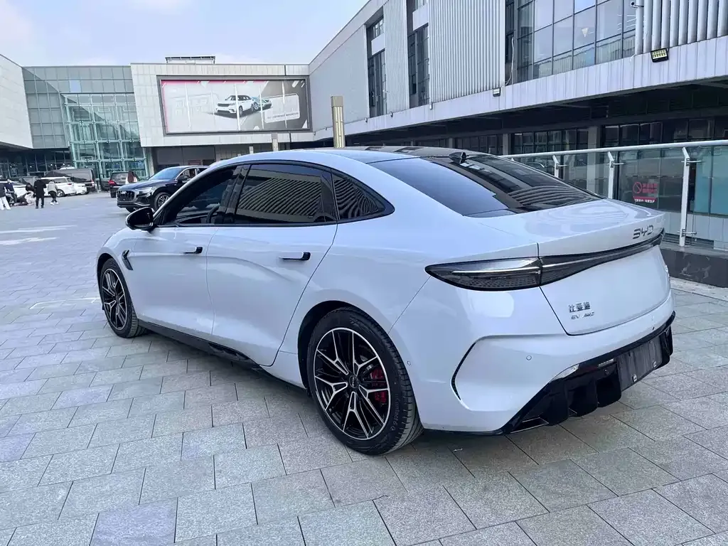 BYD Seal — фото 10