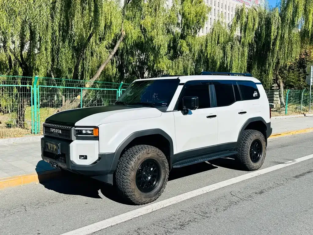 Toyota Prado — фото 1